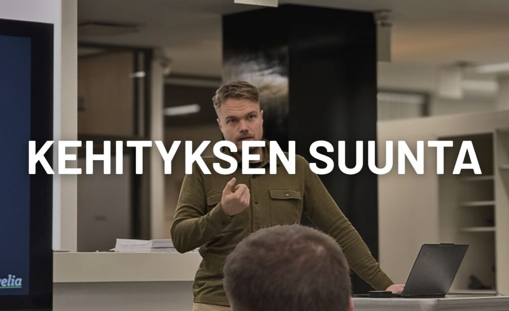 Evelian tuotejohtaja Saku Vuori pitämässä esitystä tuotekehityksen puolivuotiskatsauksesta